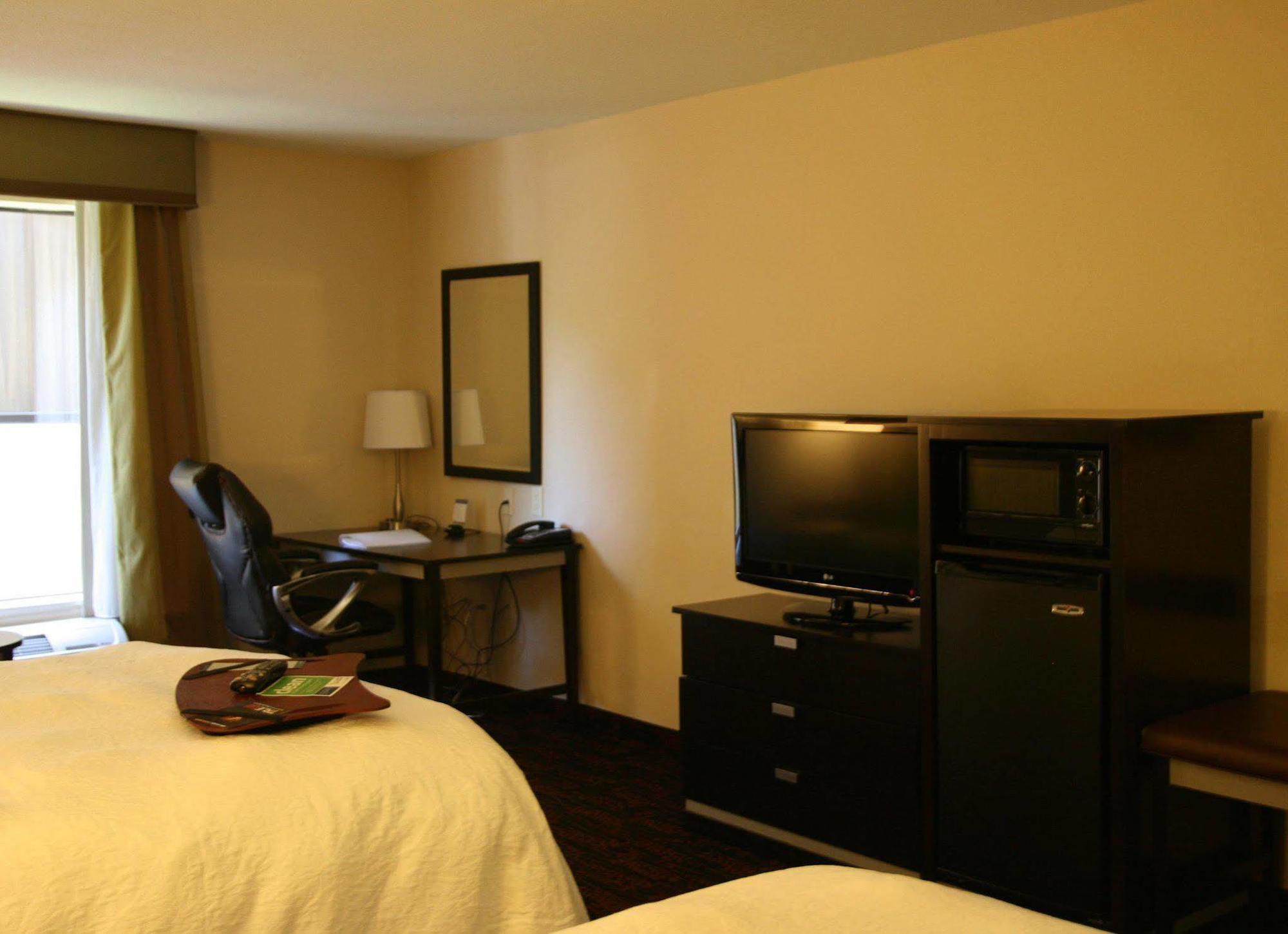 Hampton Inn Jericho - Westbury Oda fotoğraf